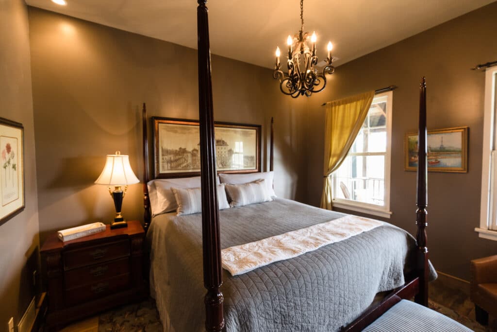 The Napolean Suite of Boone's Colonial Inn in St Charles MO | Providing luxury and comfort in a historic colonial inn.
